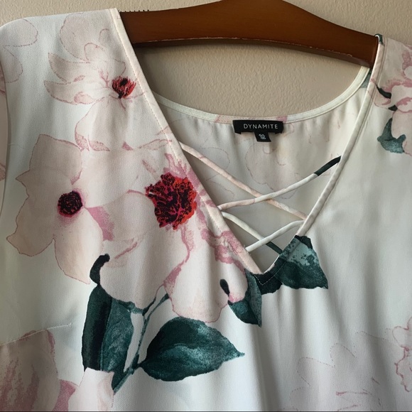 Dynamite floral blouse - Picture 2 of 3